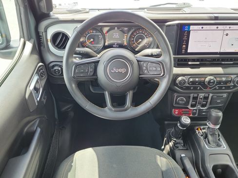 Used 2024 Jeep Gladiator Sport AWD/4WD image 17