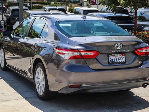 Used 2019 Toyota Camry LE FWD image 4