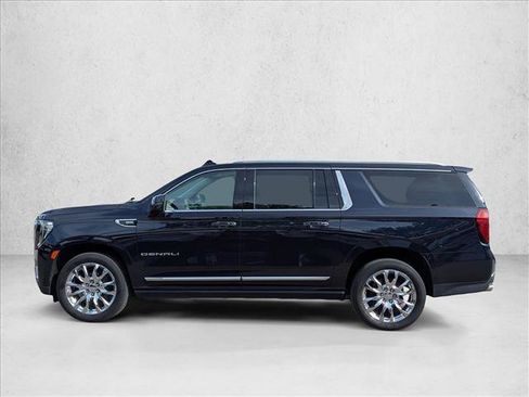 Used 2022 GMC Yukon XL Denali AWD/4WD image 9