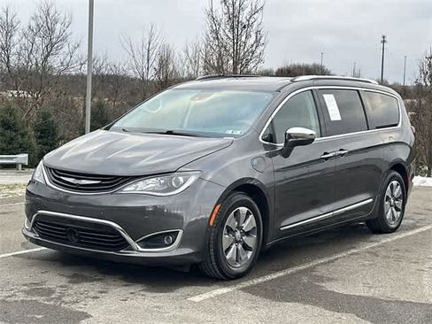 Used 2019 Chrysler Pacifica Limited w/ Advanced Safetytec Group image 1