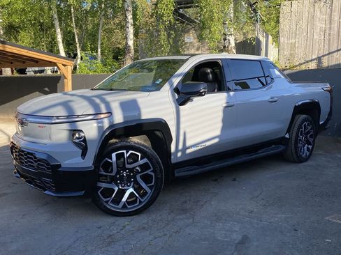 Used 2025 Chevrolet Silverado EV RST AWD/4WD image 1