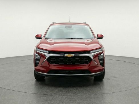 Used 2025 Chevrolet Trax LT image 2