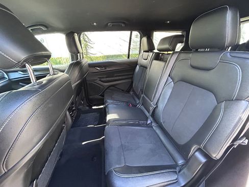 Used 2024 Jeep Grand Cherokee L Altitude image 23