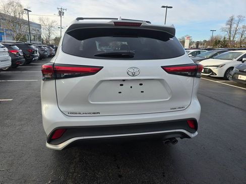 Used 2023 Toyota Highlander XSE AWD/4WD image 7