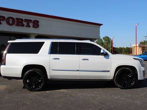 Used 2019 Cadillac Escalade ESV Premium Luxury image 3