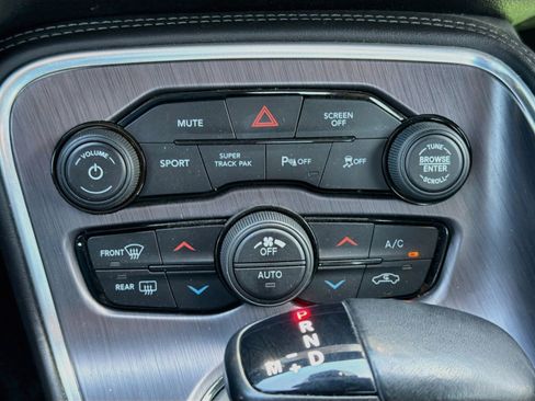 Used 2018 Dodge Challenger R/T w/ Driver Convenience Group RWD image 10
