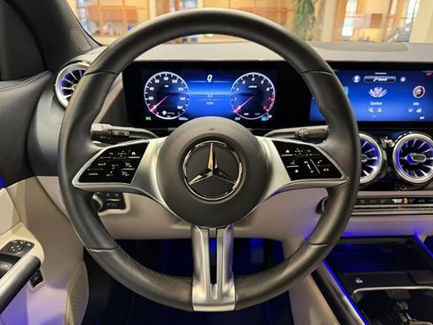Used 2025 Mercedes-Benz GLA 250 image 11