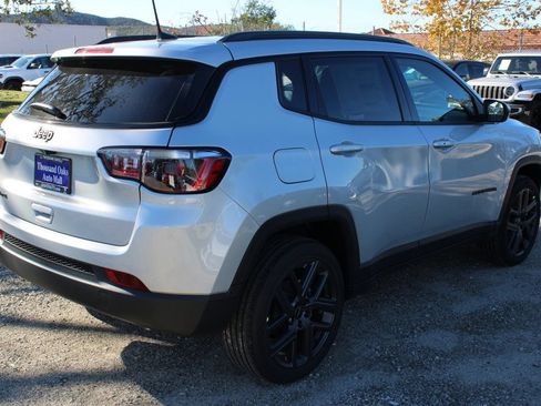 New 2026 Jeep Compass Latitude AWD/4WD image 4