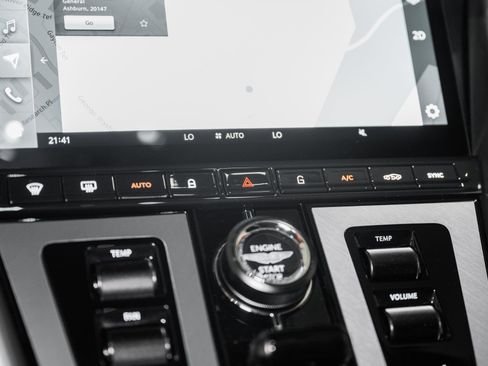 Used 2024 Aston Martin DB12 Coupe RWD image 25