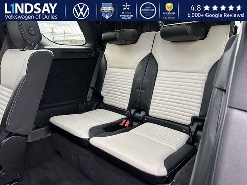 Used 2023 Land Rover Discovery S R-Dynamic image 14