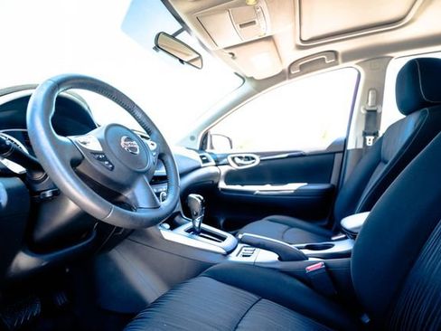 Used 2019 Nissan Sentra SV w/ Special Edition Package FWD image 4