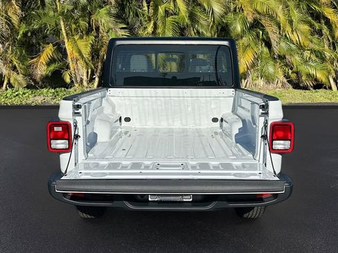 New 2026 Jeep Gladiator Sport image 5