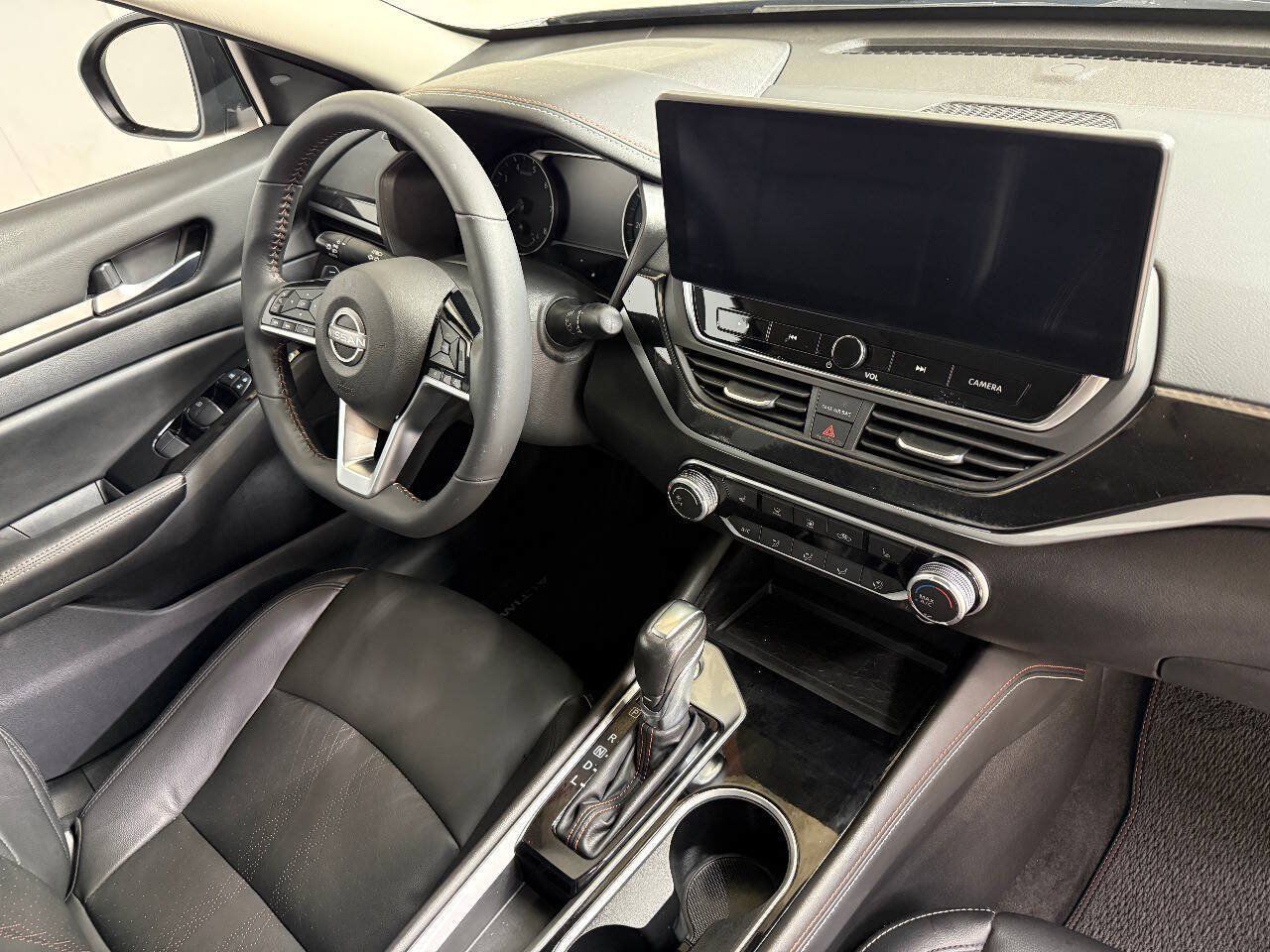 Used 2024 Nissan Altima 2.5 SR w/ SR Premium Package FWD image 28