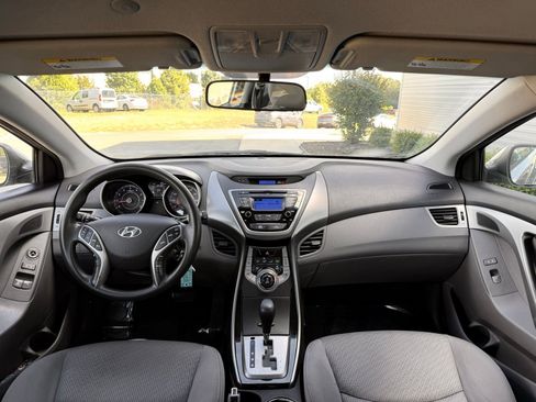 Used 2013 Hyundai Elantra FWD image 23