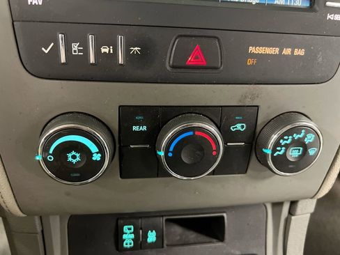 Used 2014 Chevrolet Traverse LS FWD image 16
