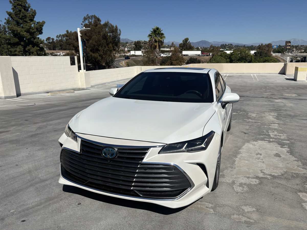 Used 2020 Toyota Avalon Limited w/ Advanced Safety Package FWD image 6