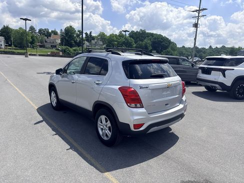 Used 2017 Chevrolet Trax LT w/ LT Convenience Package AWD/4WD image 4