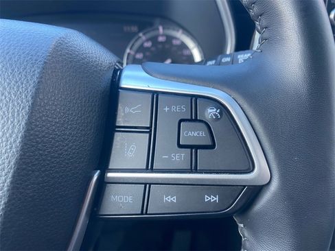 Used 2022 Toyota Highlander XLE image 19