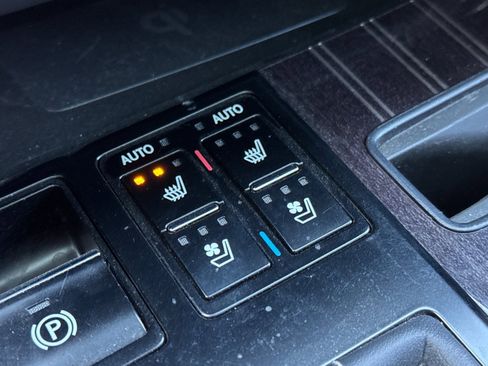 Used 2022 Lexus RX 450hL Luxury image 21