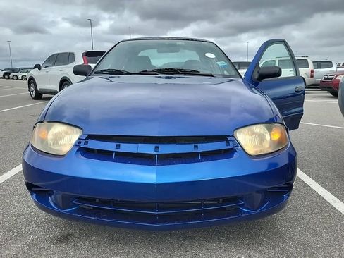 Used 2005 Chevrolet Cavalier Sedan w/ Preferred Equipment Group image 3