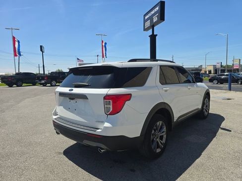 Used 2024 Ford Explorer XLT w/ Equipment Group 202A AWD/4WD image 5
