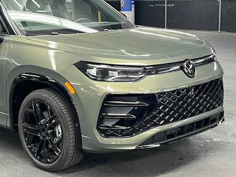 New 2026 Volkswagen Tiguan SE R-Line image 42