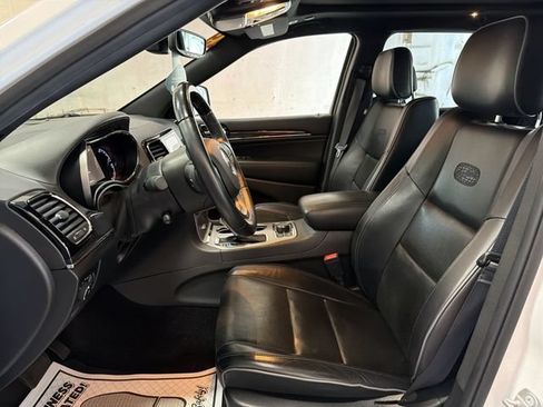 Used 2019 Jeep Grand Cherokee Overland AWD/4WD image 11