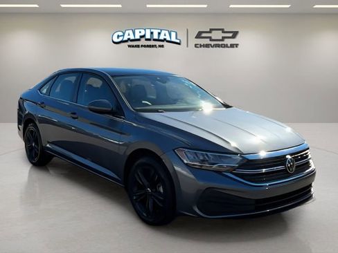Used 2023 Volkswagen Jetta SE image 7