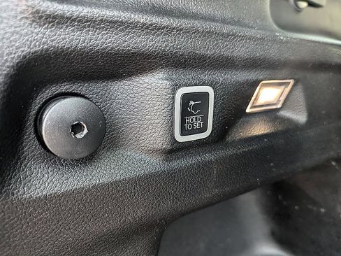 Used 2024 Jeep Grand Cherokee L Altitude image 33