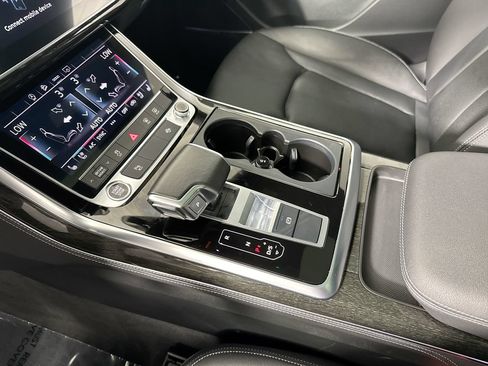 Used 2025 Audi Q8 Premium Plus w/ Premium Plus Package AWD/4WD image 17