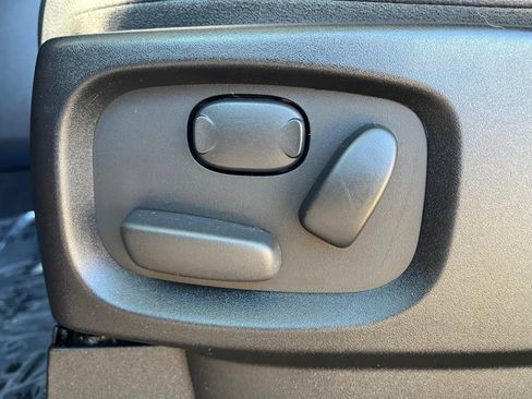 Used 2015 Land Rover LR4 HSE image 28