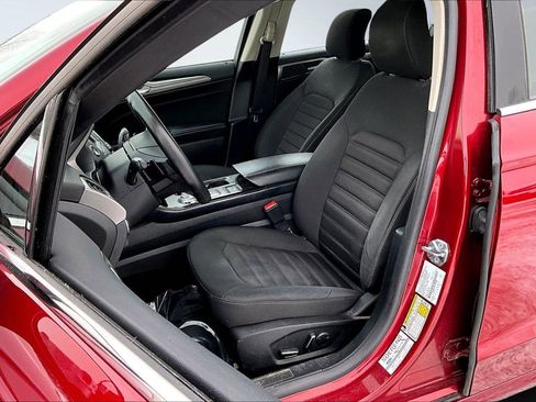 Used 2018 Ford Fusion SE image 14