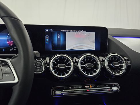 Certified 2025 Mercedes-Benz GLA 250 4MATIC image 38