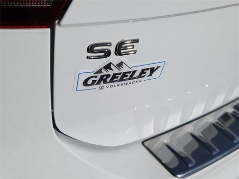 Used 2022 Volkswagen Tiguan SE w/ Panoramic Sunroof Package image 11