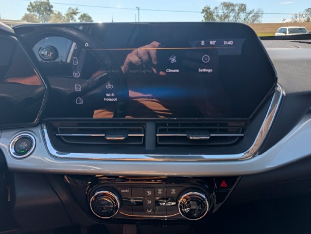 Used 2025 Chevrolet Trax LT FWD image 18