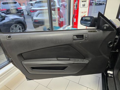 Used 2012 Ford Mustang Convertible image 29