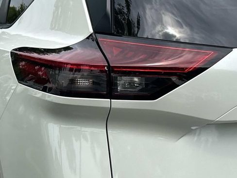 Used 2022 Nissan Rogue SV AWD/4WD image 12