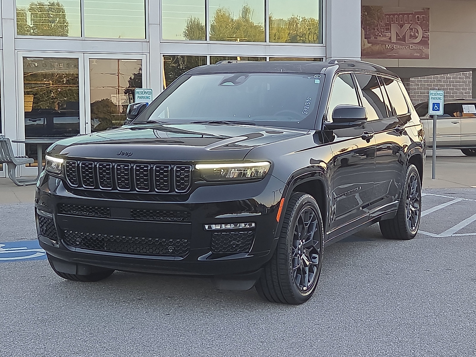 Used 2025 Jeep Grand Cherokee L Summit AWD/4WD image 2