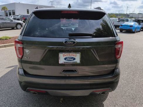 Used 2017 Ford Explorer XLT w/ Equipment Group 202A FWD image 5