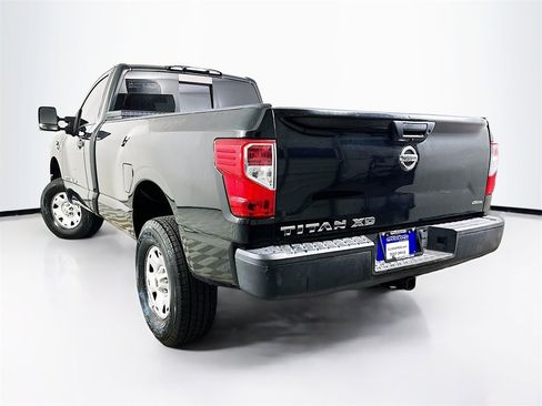 Used 2019 Nissan Titan S image 5