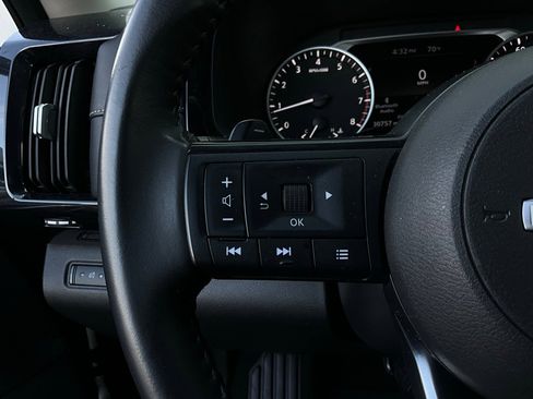 Used 2024 Nissan Pathfinder SV image 32