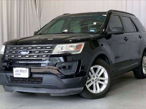Used 2017 Ford Explorer FWD image 2