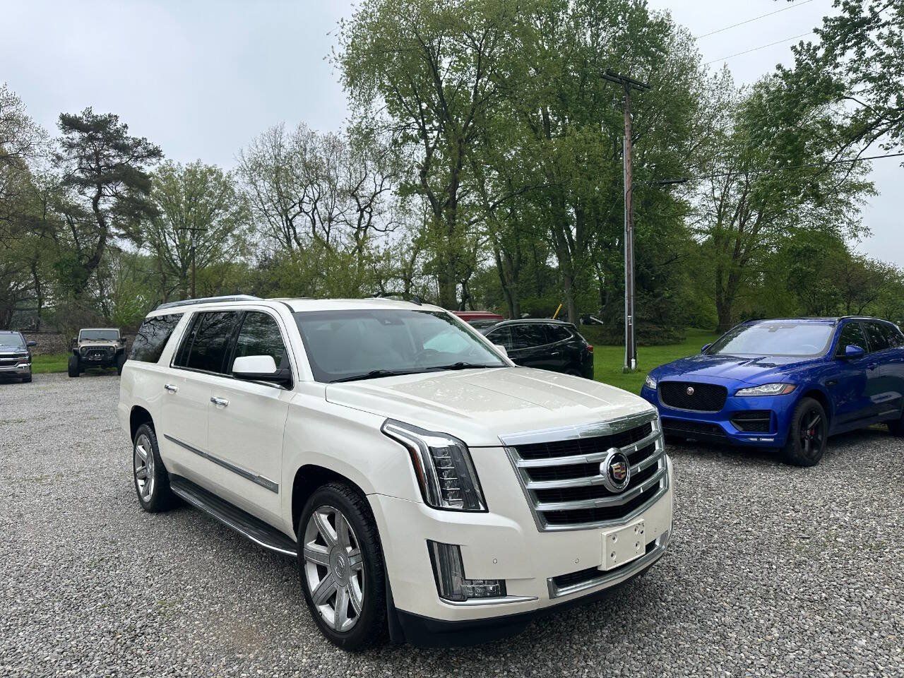 Used 2015 Cadillac Escalade ESV Luxury AWD/4WD image 3