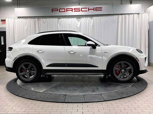 Used 2025 Porsche Macan 4S Electric image 11