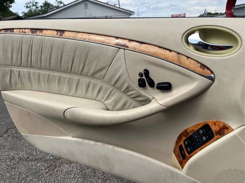 Used 2005 Mercedes-Benz CLK 320 Cabriolet image 18