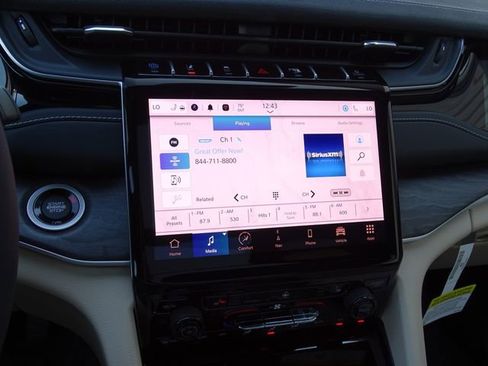 New 2024 Jeep Grand Cherokee Limited 4xe image 34