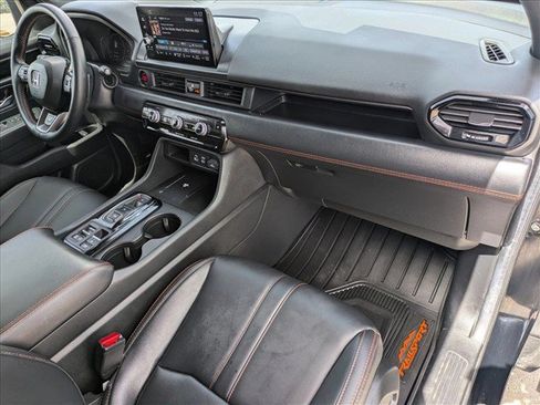 Used 2025 Honda Pilot TrailSport image 21