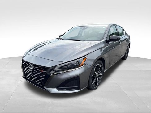 Used 2024 Nissan Altima 2.5 SR FWD image 5