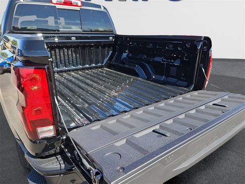 New 2026 Chevrolet Colorado LT image 10