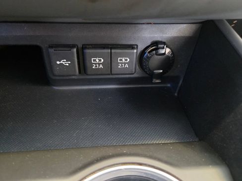 Used 2020 Toyota Highlander XLE AWD/4WD image 40